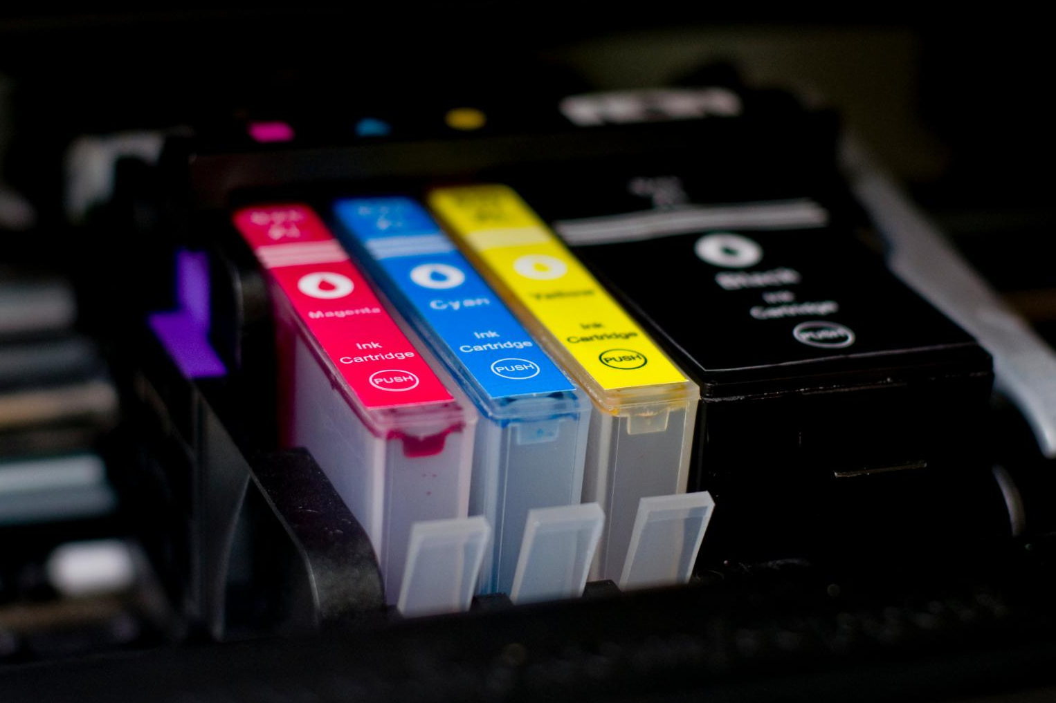 La tienda especializada Click and Toner dispone de consumibles compatibles con LC3211