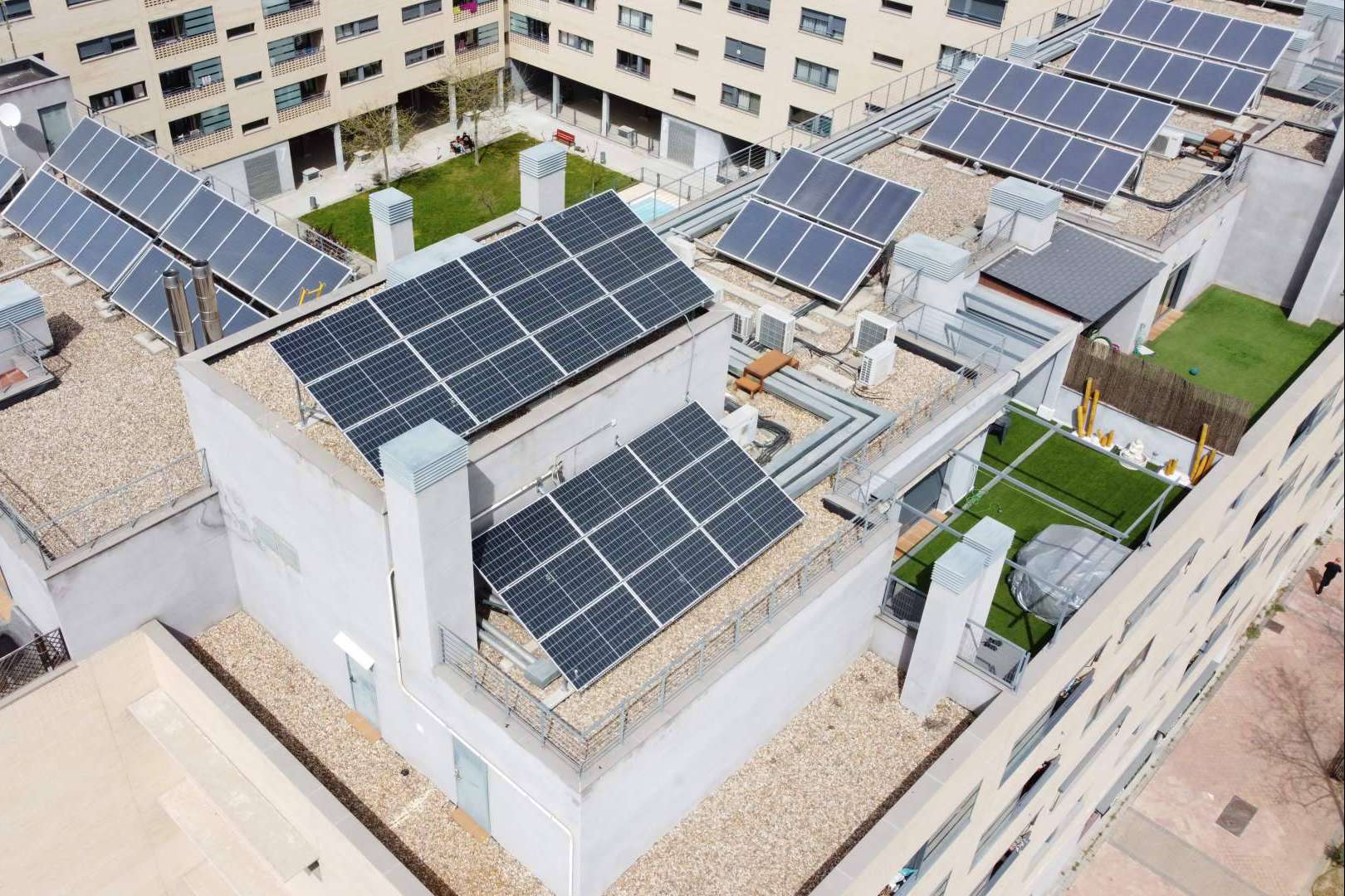 Las ventajas de las instalaciones solares compartidas, según Prime Energy