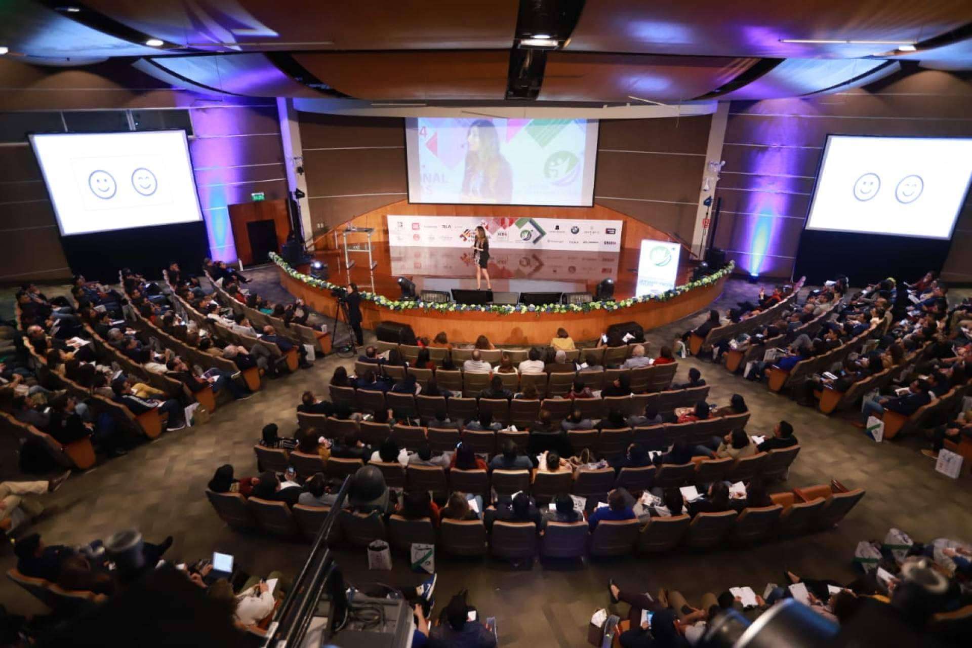 Desarrollar la oratoria mediante la coach Mónica Galán