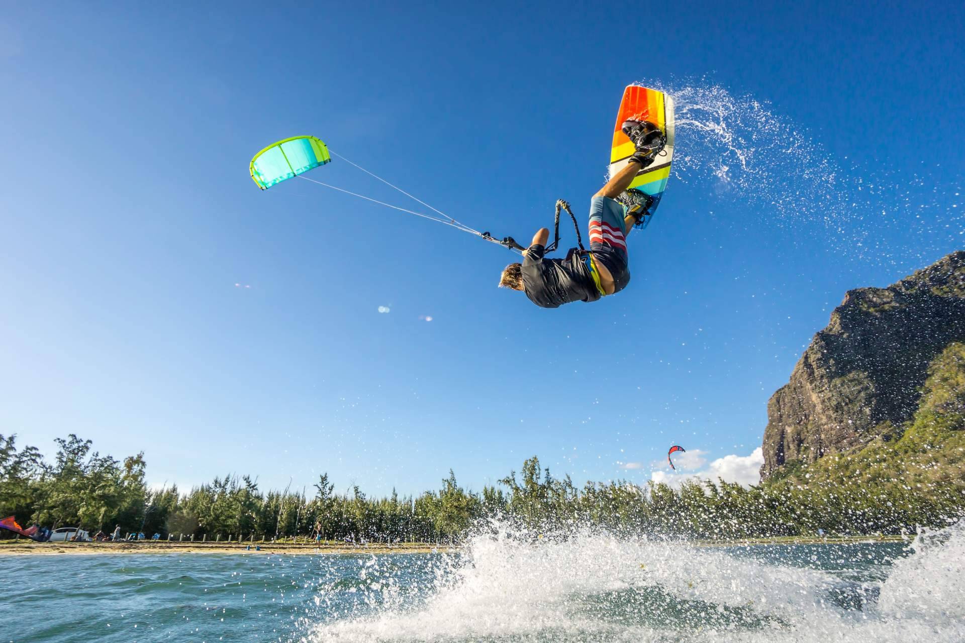 3Sixty Kite School: la escuela de kitesurf de Tarifa ofrece un completo curso de up-wind y cambio de dirección