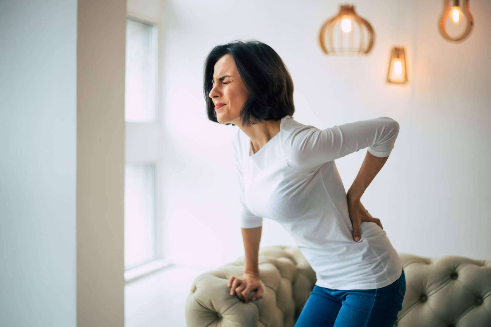 Causas de los dolores de espalda: ¿Cómo aliviarlos?, según Atlas Vital