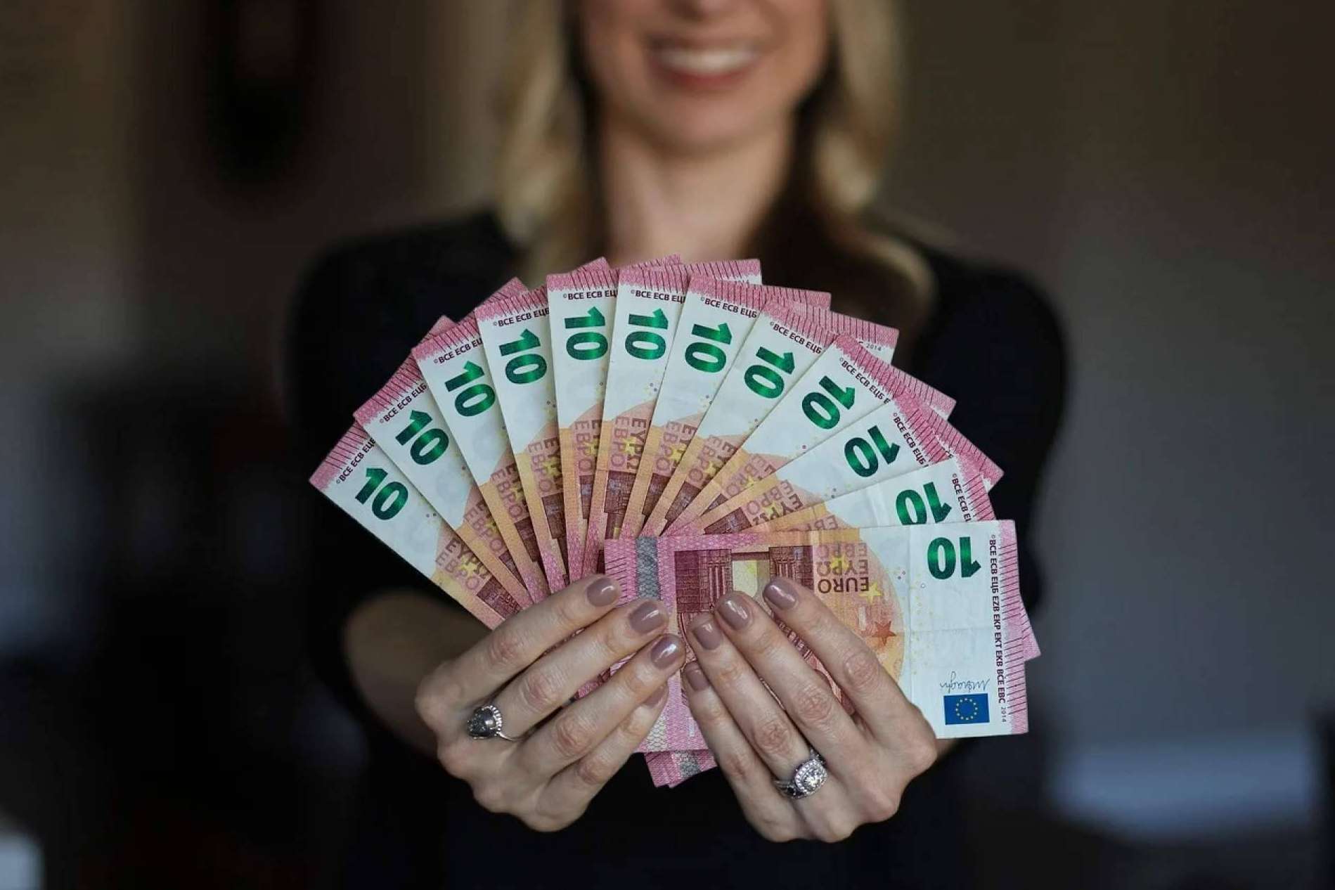 Losmejoresprestamos asesora a sus clientes para poder acceder a una cuenta sin comisiones