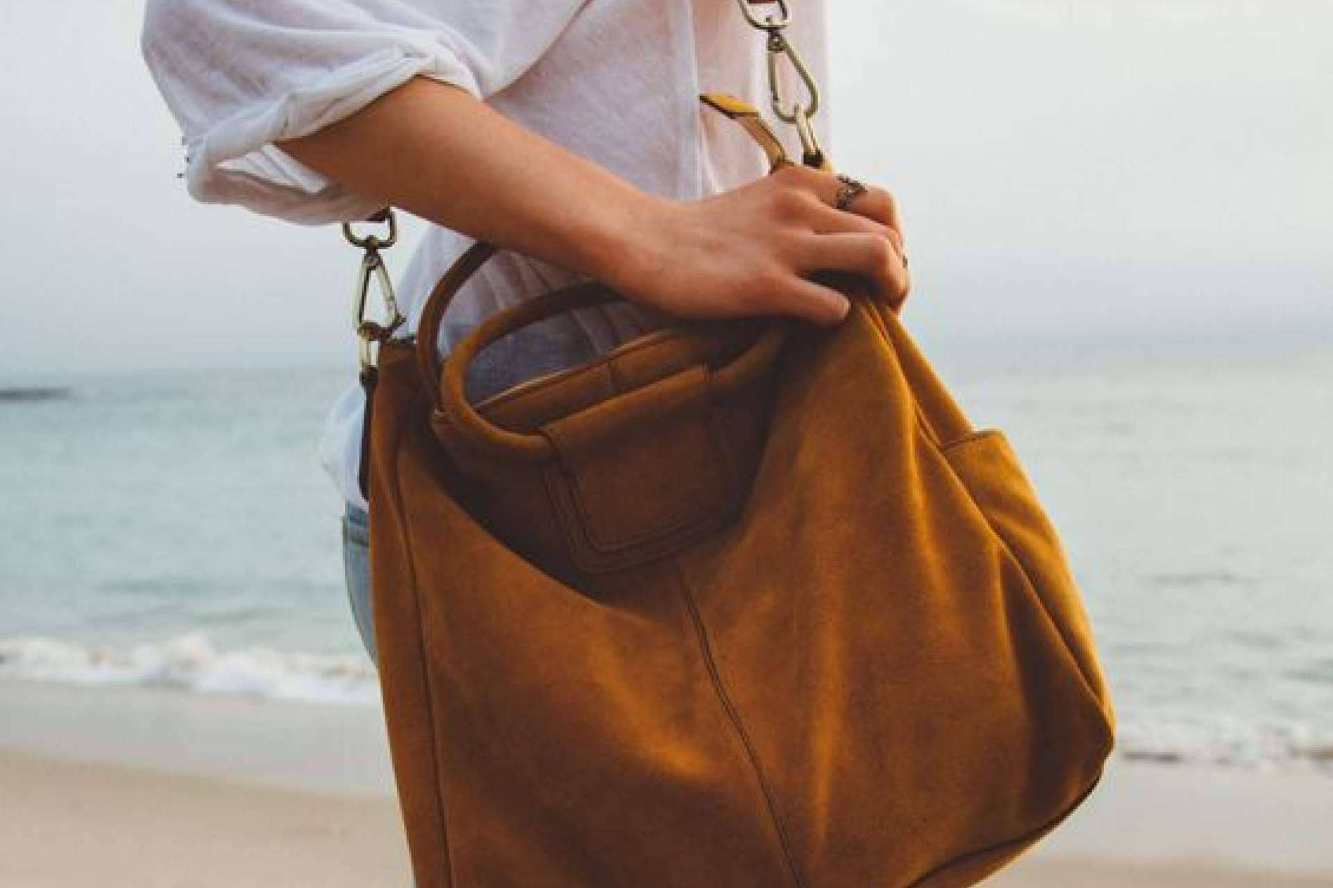 Lola Amara ofrece bolsos de piel que destacan por su elegancia y originalidad