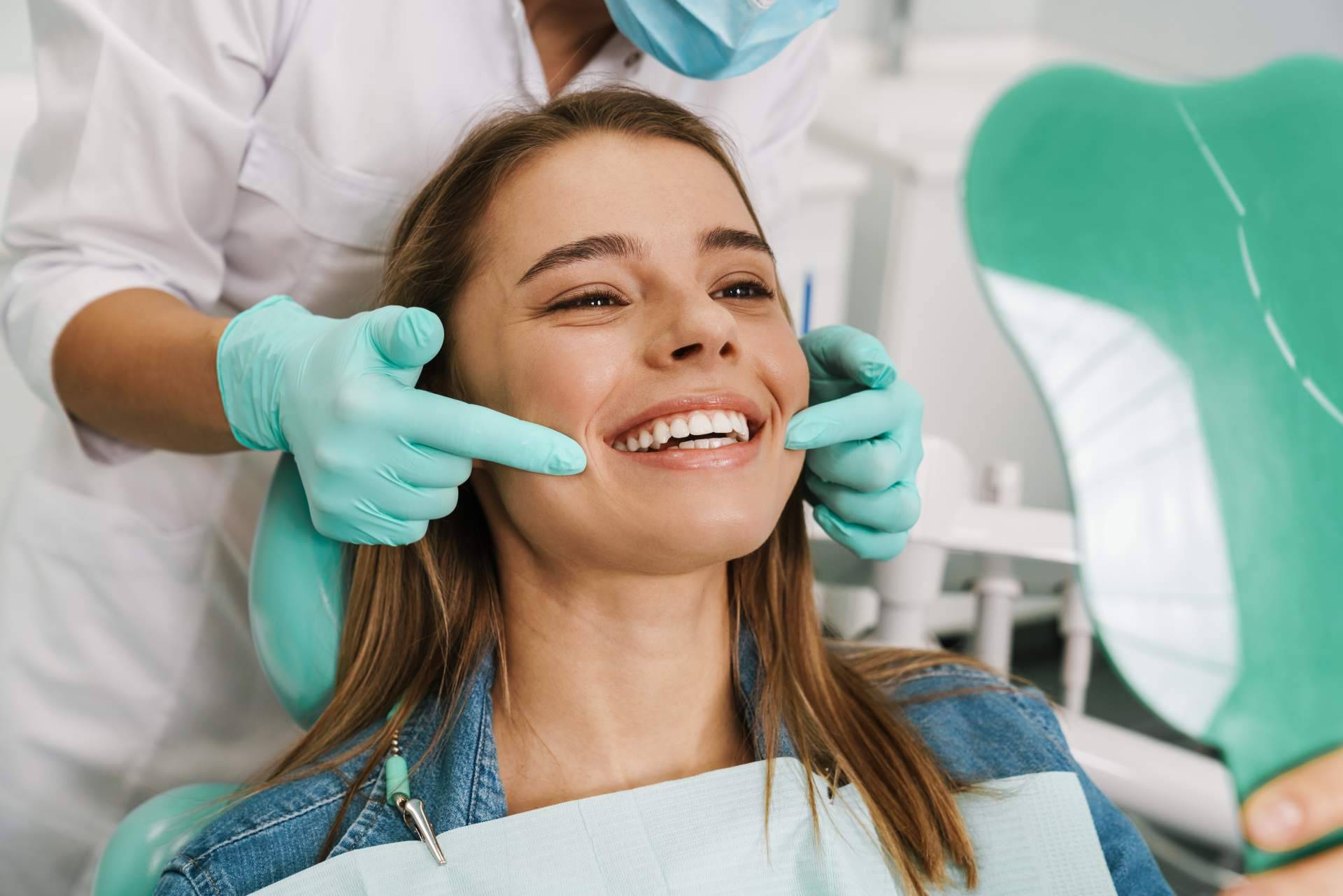 Cómo se trata la periodontitis de la mano de Clínicas Dentalbell