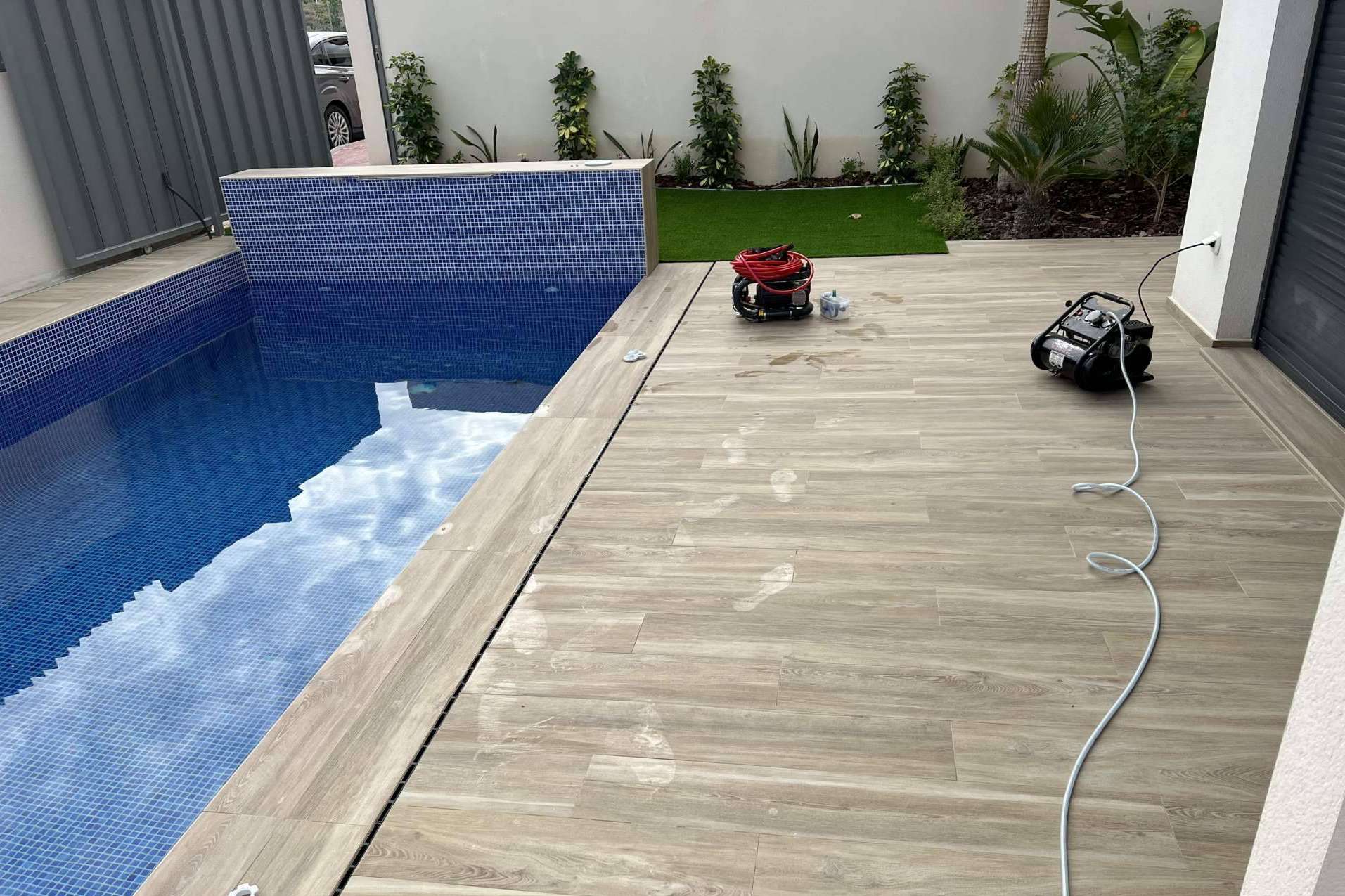 El equipo de TELEFUGA localiza y repara las fugas agua piscinas