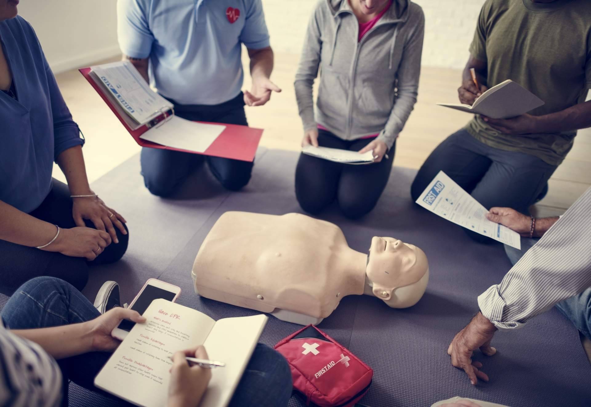 Formación y curso primeros auxilios junto a Esforem