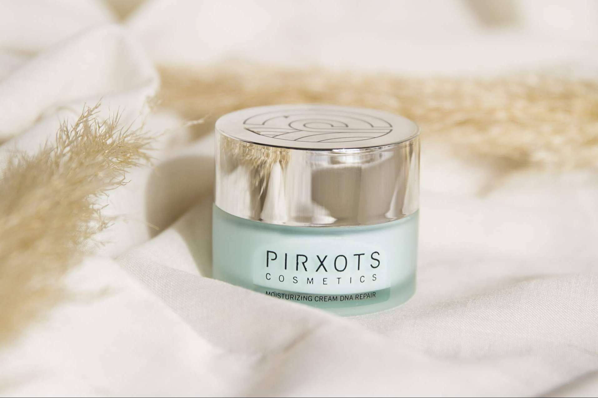 Tener una rutina facial rejuvenece y mantiene saludable la piel, de la mano de Pirxots Cosmetics