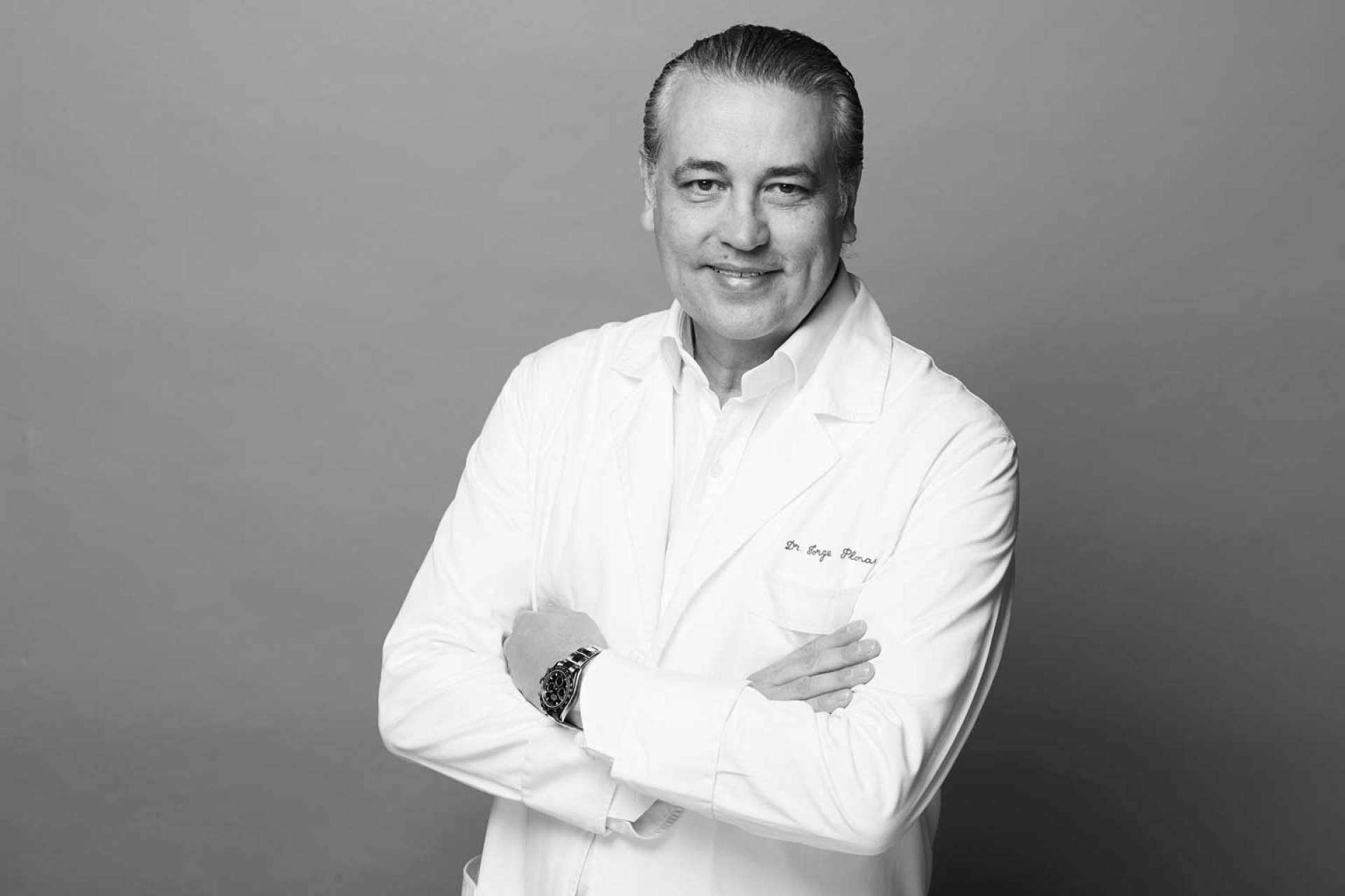 El Dr. Jorge Planas ofrece un tratamiento de rinoplastia ultrasónica