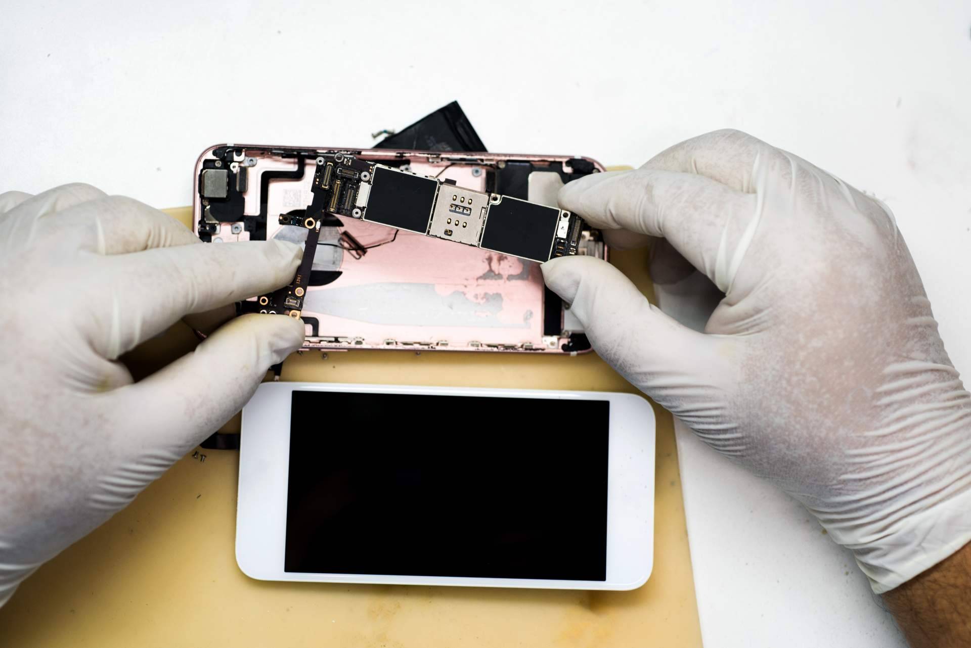 ¿Es barato reparar iPhones?, por InforMovil 2.0