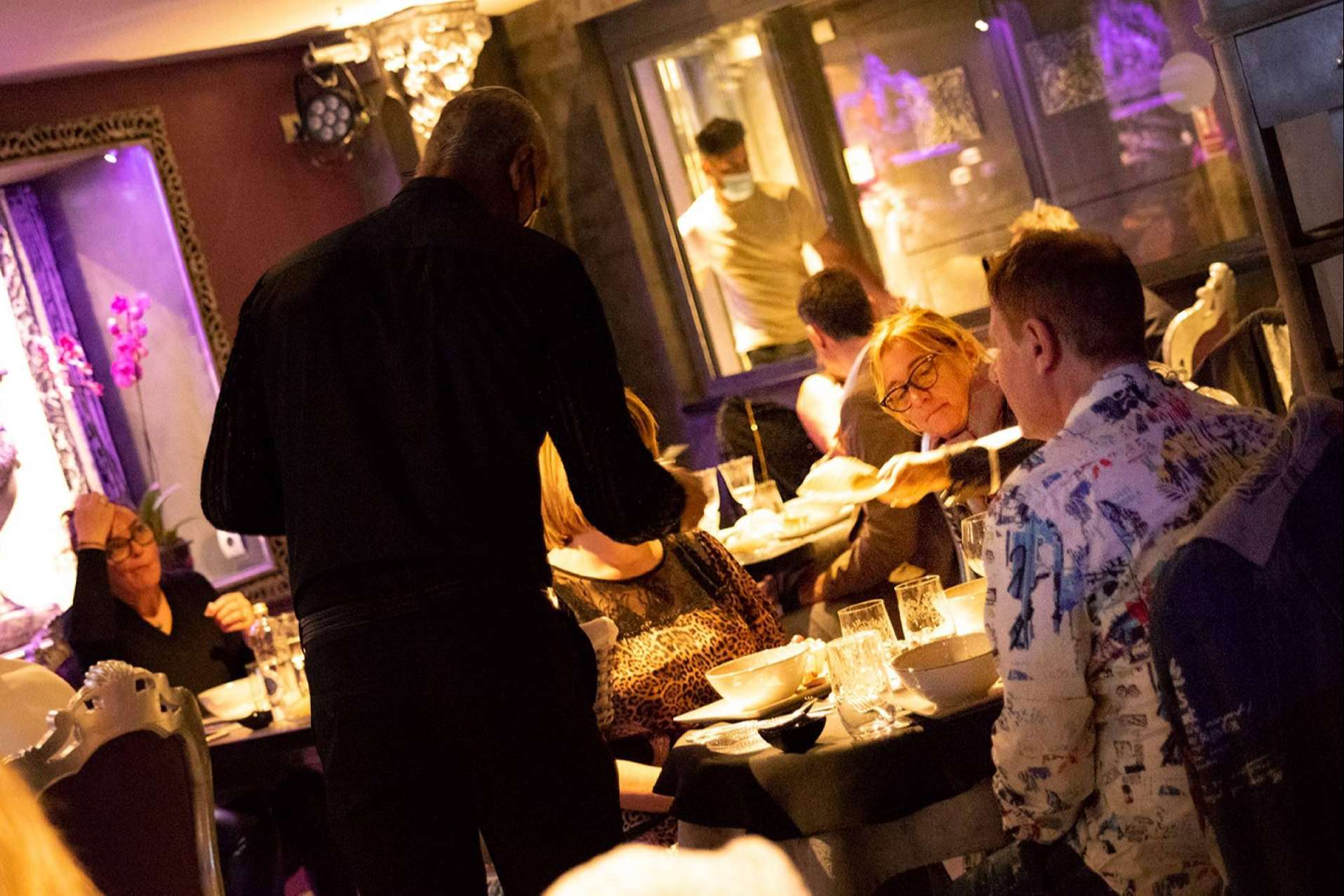ZAK Rendez Vous, un restaurante que ofrece una experiencia total en la cena con show musical