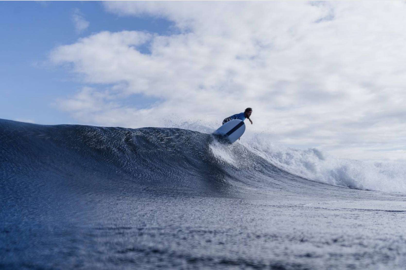 Alojamiento gratuito, la oferta especial de Family Surfers - Surfcamp Las Dunas que invita a las personas a unirse a su escuela de surf este invierno