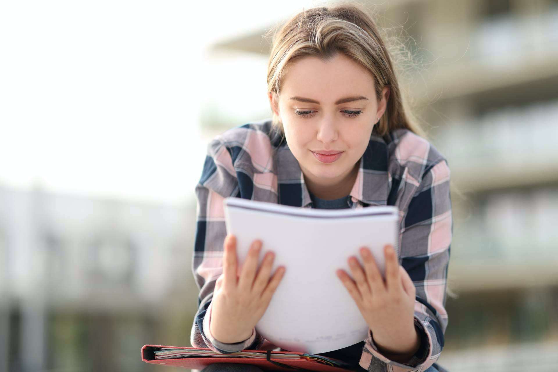 Escuela de la Memoria, la academia online que cambia la velocidad de 'aprendizaje' de los estudiantes y opositores, explicándoles técnicas de estudio de alto rendimiento