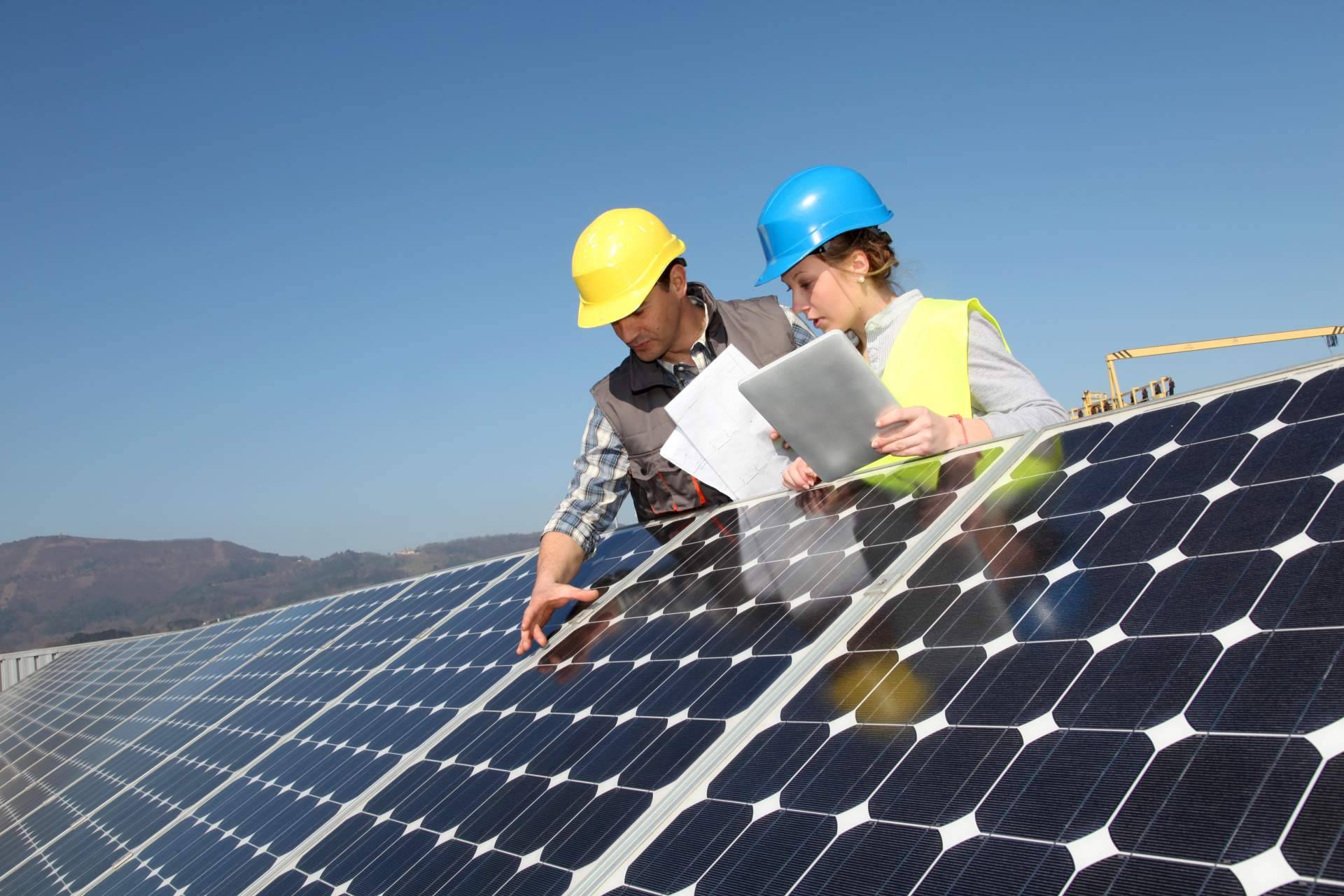¿Cada cuanto tiempo se tiene que cambiar una placa solar y realizar su mantenimiento?, por Soof