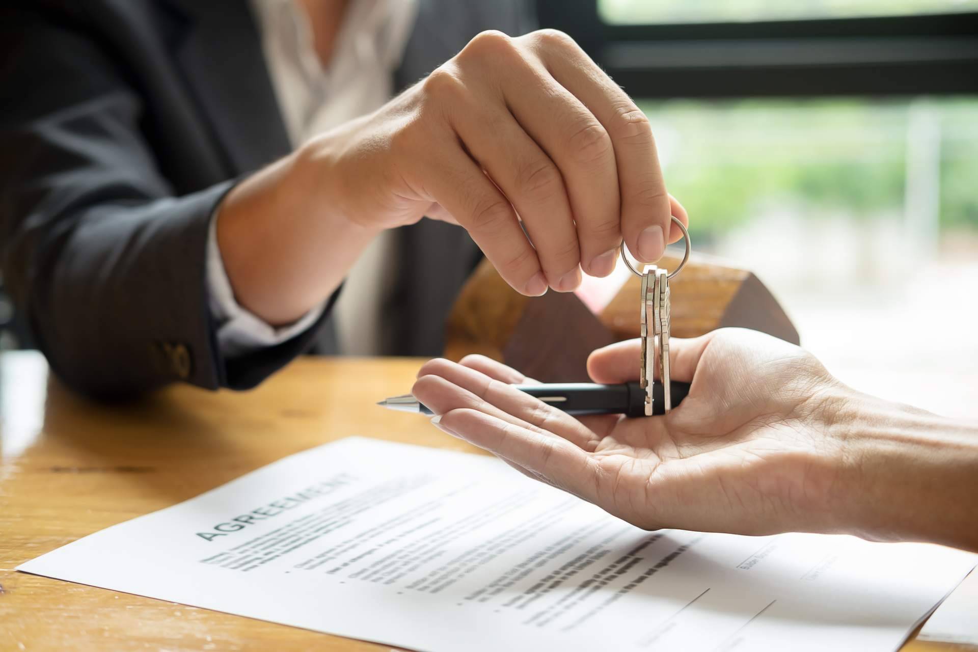 Con la agencia inmobiliaria Nevado Realty es posible comprar propiedades inmobiliarias en Marbella