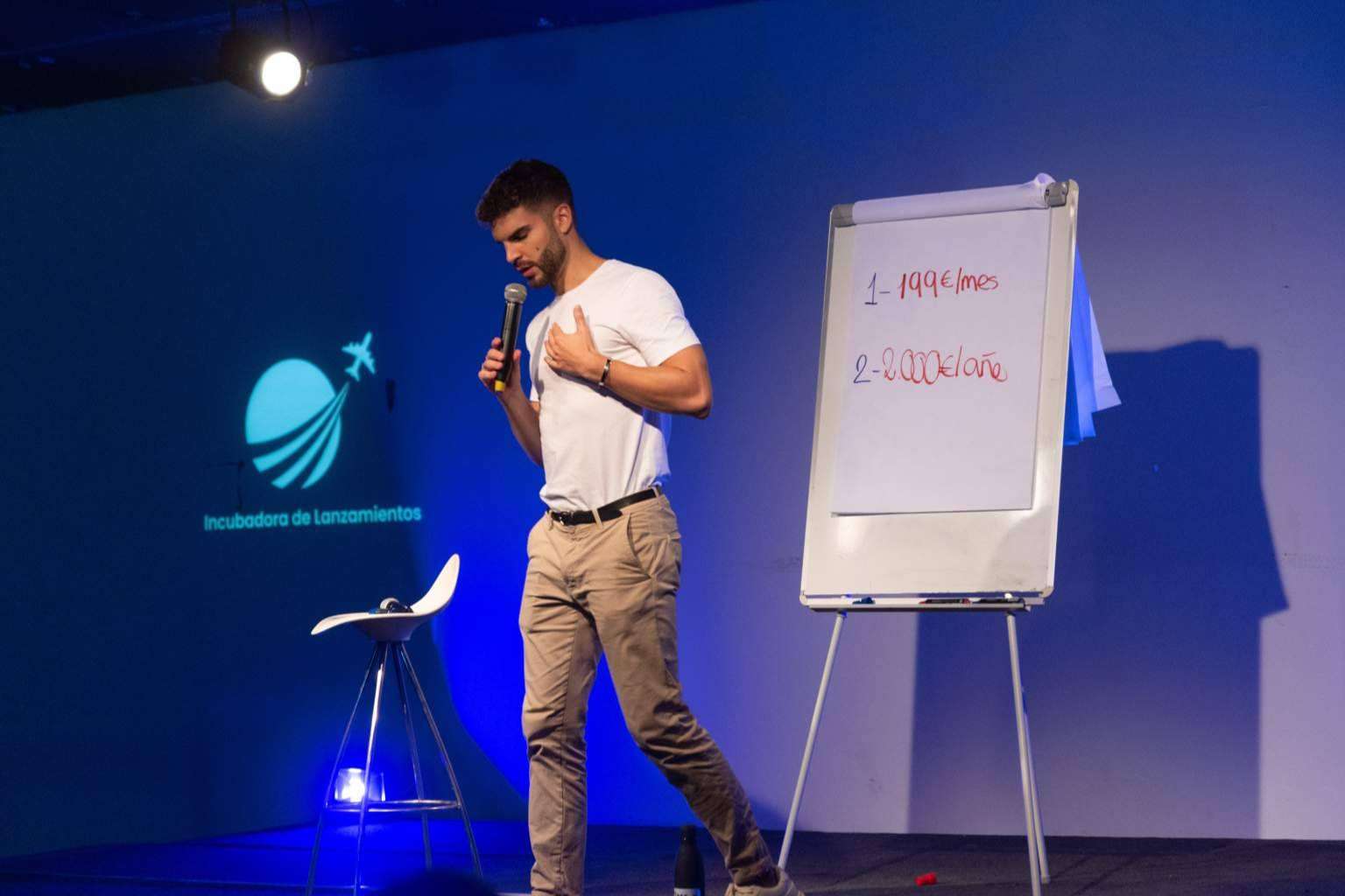 Daniel Schepers presenta cinco alternativas para emprender en internet y generar ingresos adicionales