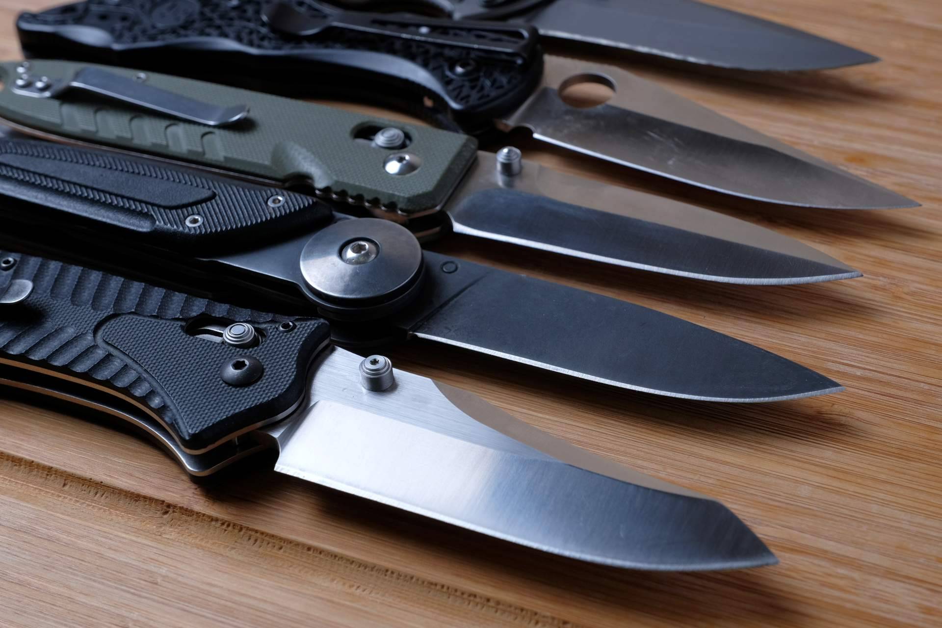 La combinación perfecta de navajas tácticas y multiherramientas