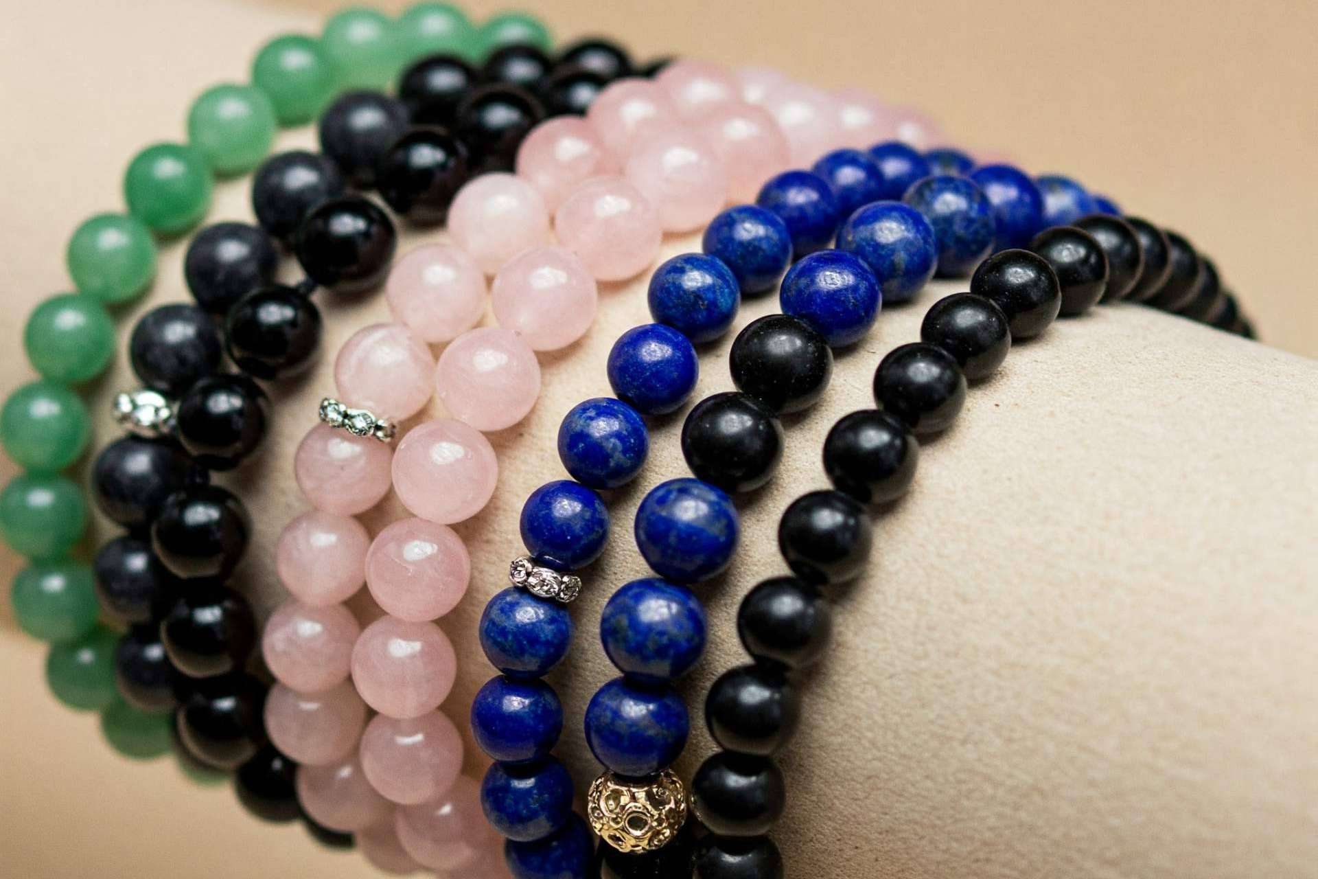 UniArt Minerales impulsa su tienda online con nuevas colecciones de pulseras de minerales