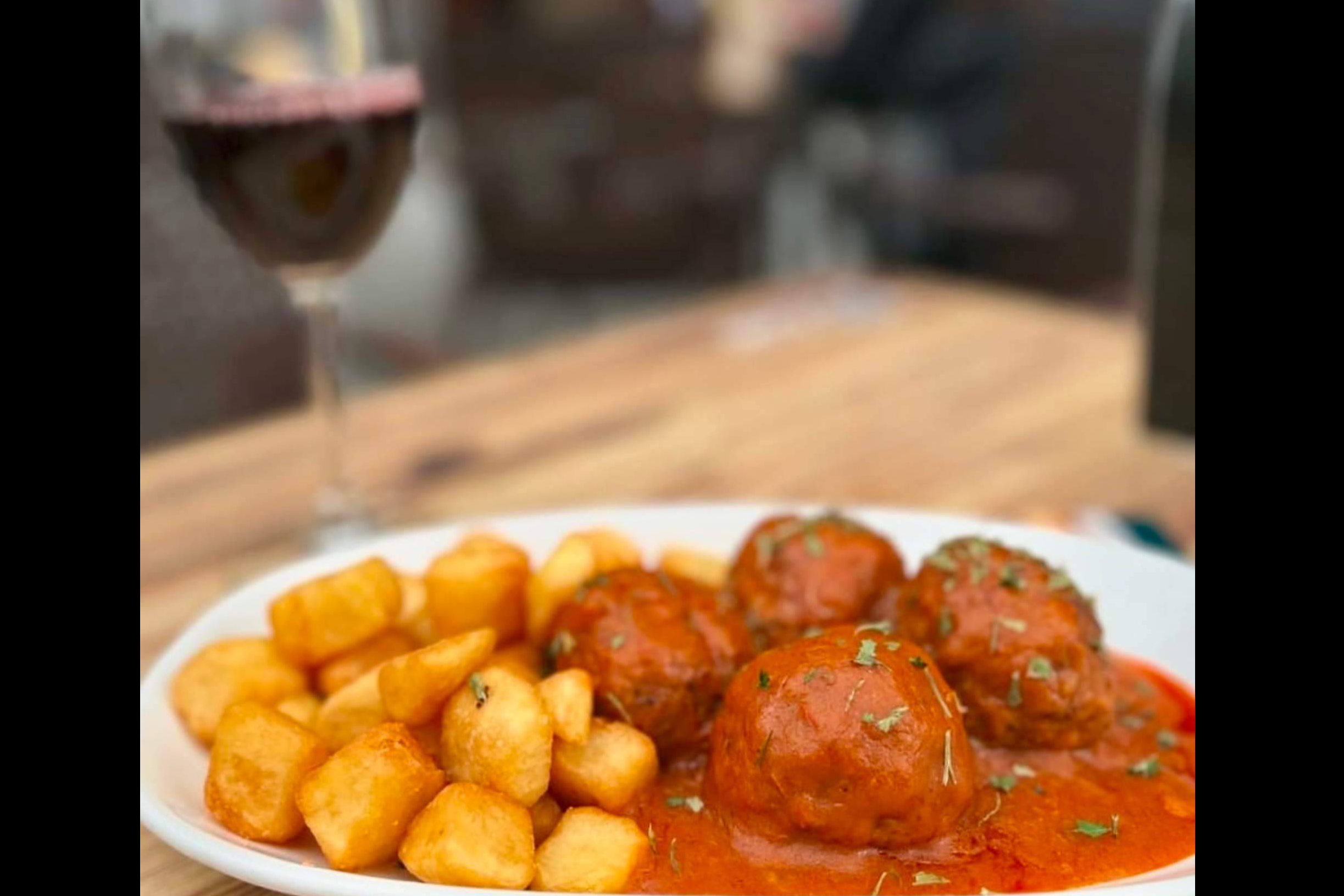 Taberna La Española presenta raciones para compartir con calidad y precios que sorprenden
