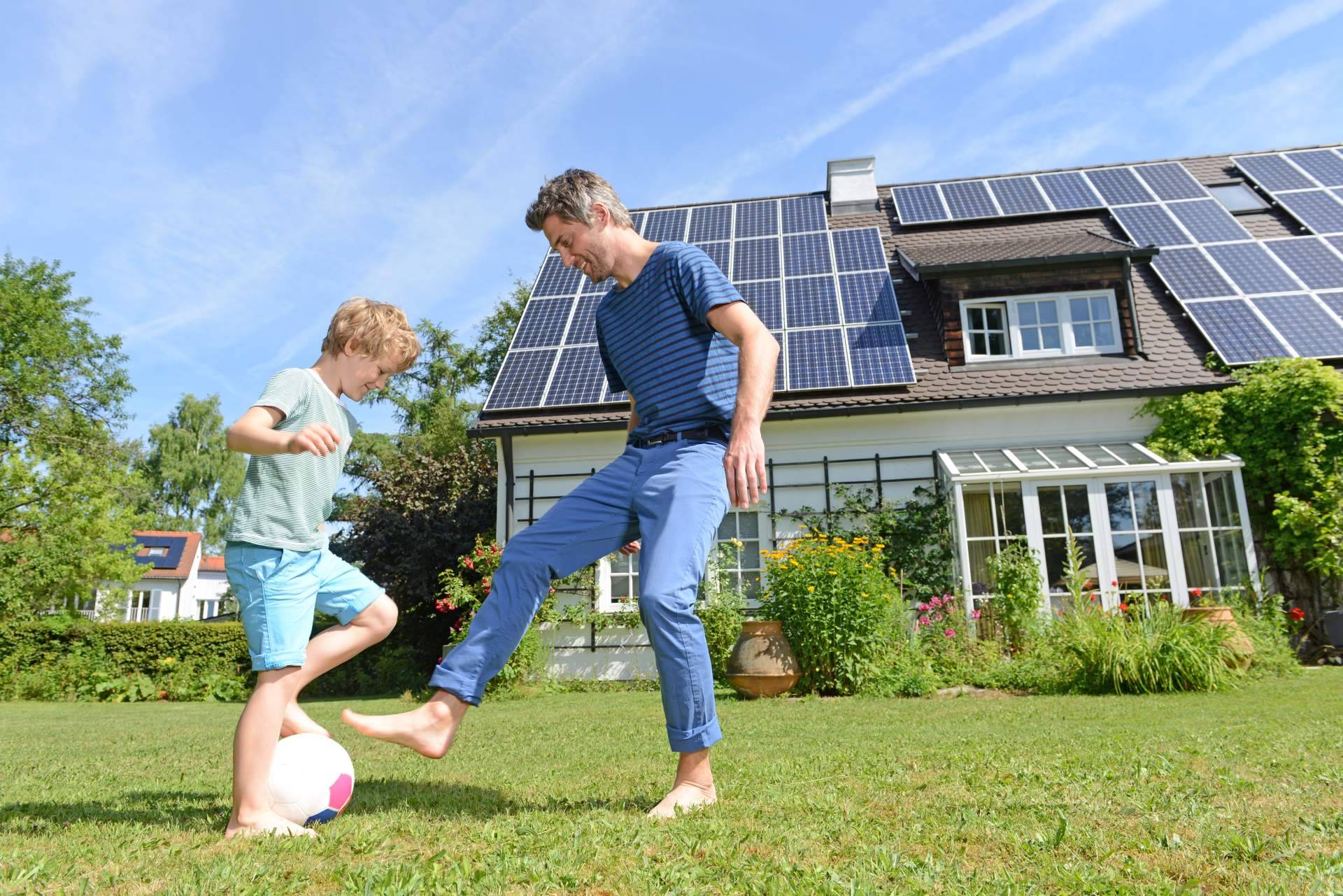 La llegada de la primavera impulsa la revisión del gasto en energía en comunidades de propietarios