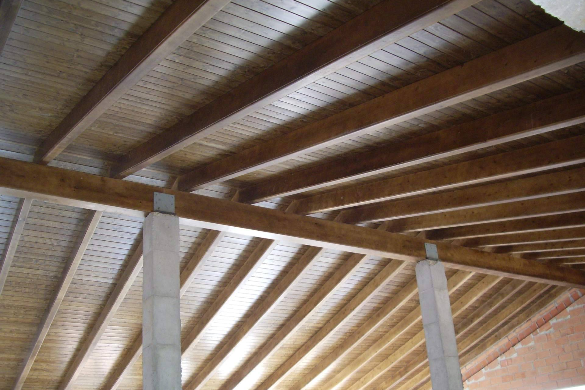 La primavera marca el momento ideal para renovar cubiertas con paneles sándwich de madera